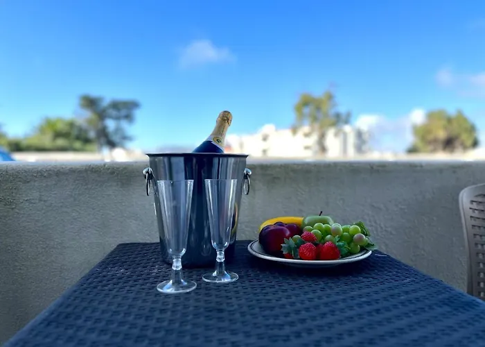 4 By Homing Apartment *